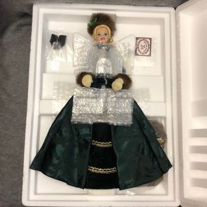 Holiday caroler Barbie